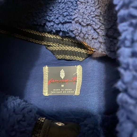 FREE PEOPLE MOVEMENT WOMENS FALL TO RISE FLEECE HALF ZIP PULLOVER NAVY MEDIUM - Picture 6 of 6